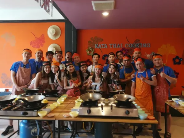 👨‍🍳 Cours de cuisine thaï authentique – Kata Thai Cooking Class