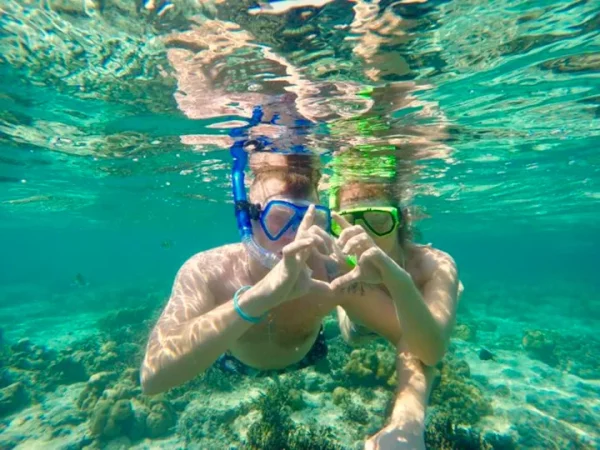 🏝️ Excursion Phi Phi, Maya Bay & Khai Island en Catamaran de Vitesse - Image 4