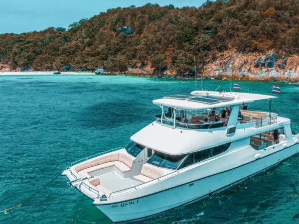 ⛵ Excursion 1 Jour en Catamaran à Moteur aux Îles Similan 4600 THB - Image 2