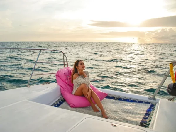🌅 Dîner romantique au coucher du soleil sur un catamaran – Image 3