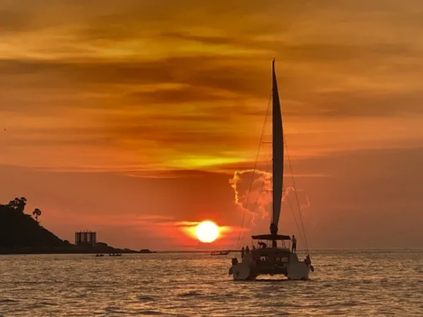 🌅 Dîner romantique au coucher du soleil sur un catamaran – Image 5