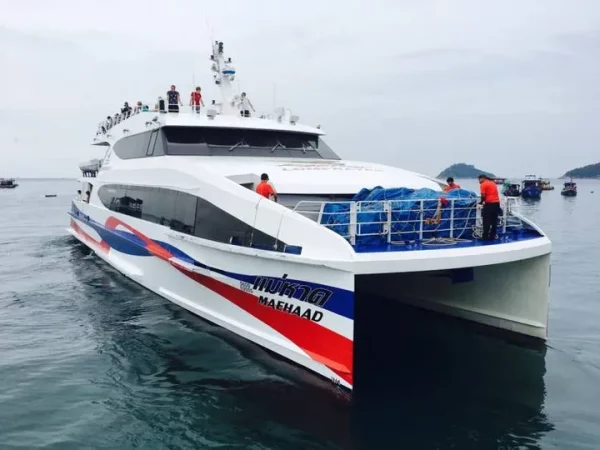 🌴 Excursion à Koh Tao et Nang Yuan en catamaran – depuis Chumphon
