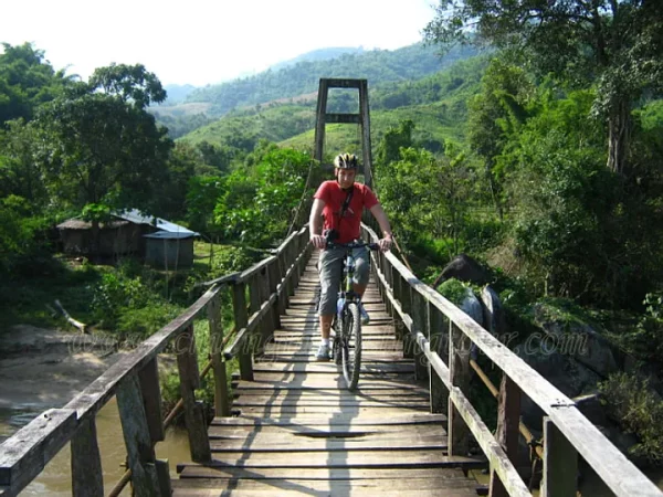 🚴 Excursion à vélo d’une journée complète : Incroyable campagne de Chiang Rai & Temple Blanc – Image 5