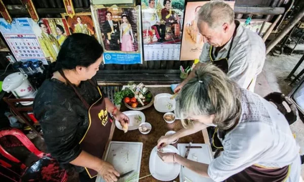 🍜 Cours privé de cuisine thaïlandaise dans une maison traditionnelle au bord de la rivière (Baan Chao Na)