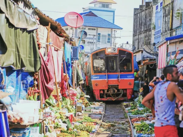 🚂 Marché ferroviaire de Maeklong & Marché flottant de Damnoen Saduak