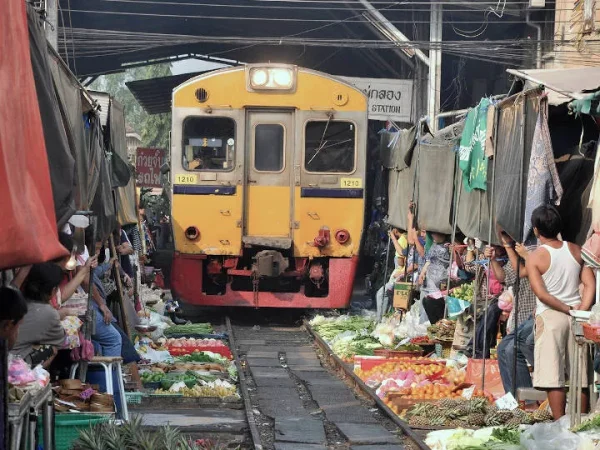 🚂 Marché ferroviaire de Maeklong & Marché flottant de Damnoen Saduak - Image 5
