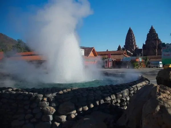 🛕 Visite de Chiang Rai – Triangle d'Or & Temple Blanc (au départ de Chiang Mai) – Image 3