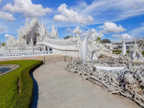 🏯 Temple Blanc, Temple Bleu et Maison Noire – Excursion d’une journée à Chiang Rai depuis Chiang Mai