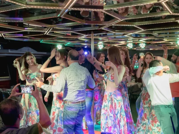 🛥️ Dîner-croisière All Star avec spectacle de cabaret – Pattaya – Image 3