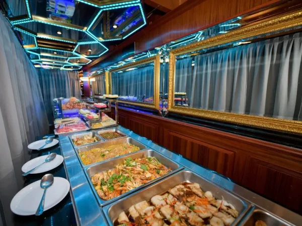 🛥️ Dîner-croisière All Star avec spectacle de cabaret – Pattaya – Image 4