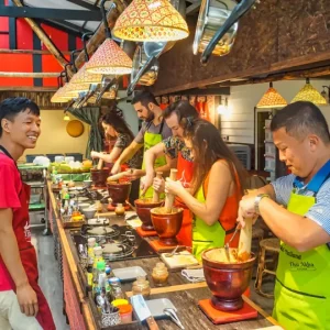 🍜 Thai Akha Kitchen – Cours de cuisine & visite du marché