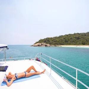 🛥️ Croisière en catamaran à Pattaya – Serenity Yachting
