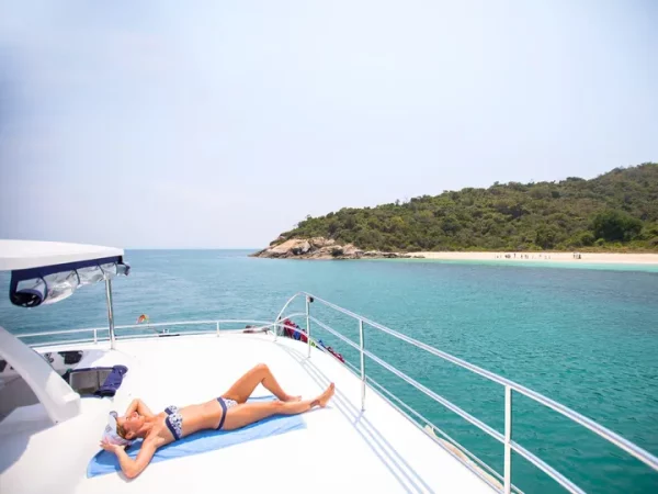 🛥️ Croisière en catamaran à Pattaya – Serenity Yachting