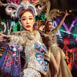 🎭 Tiffany’s Show – Cabaret de renommée mondiale à Pattaya