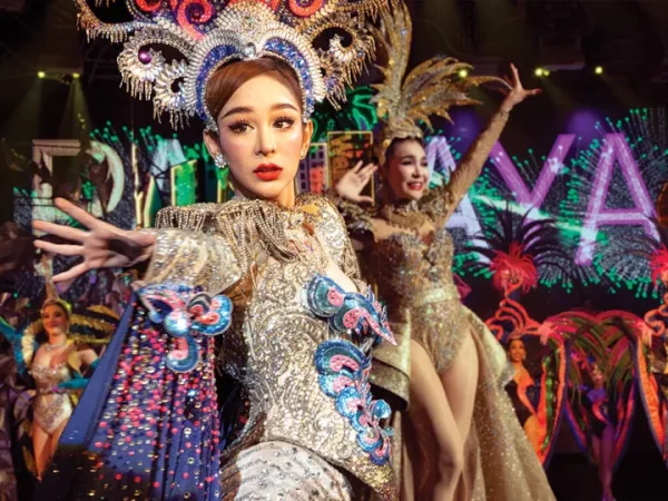 🎭 Tiffany’s Show – Cabaret de renommée mondiale à Pattaya
